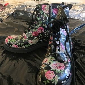 FLORAL BOOTS (DOC MARTEN INSPIRED)